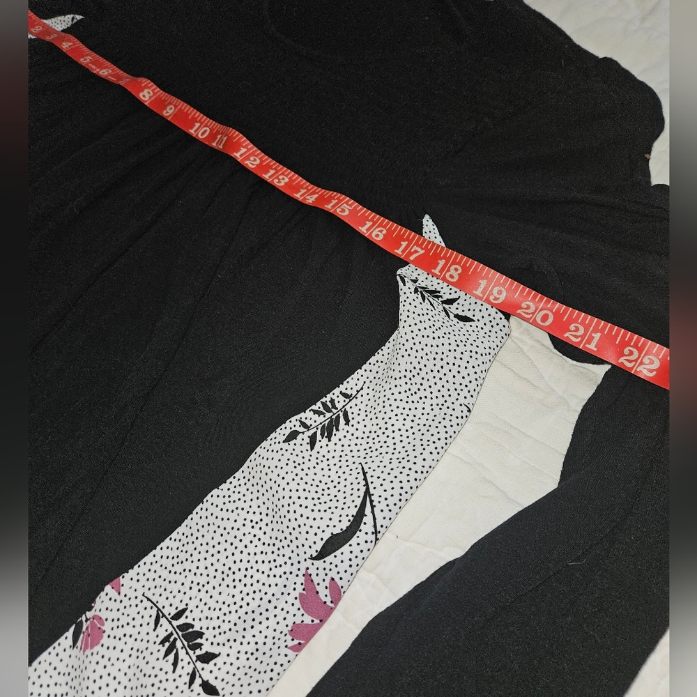 4/$20- Spring/summer top bundle - Picture 4 of 16